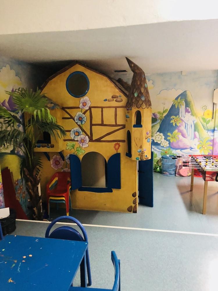 Appart hôtel Regency Torviscas And