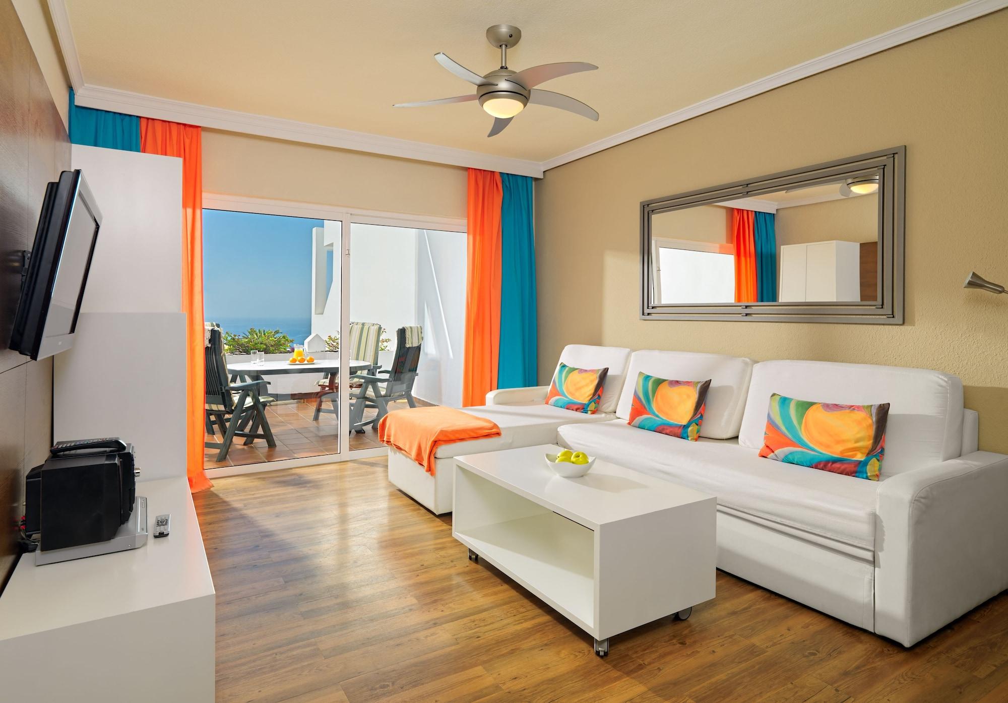 Hotel apartamentowy Regency Torviscas And 3*
